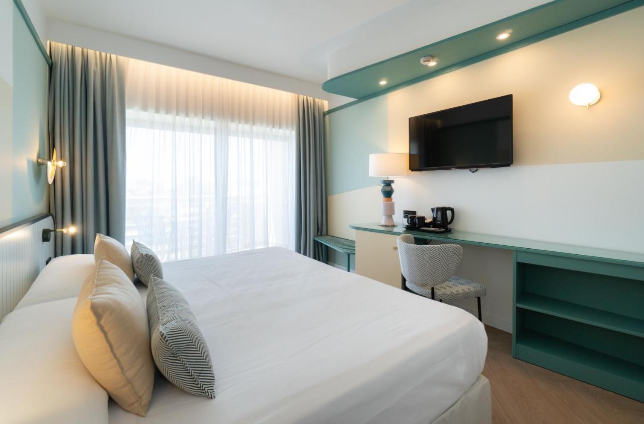 Chambre Club Supérieure (3 Adultes) - Vue sur Piscine